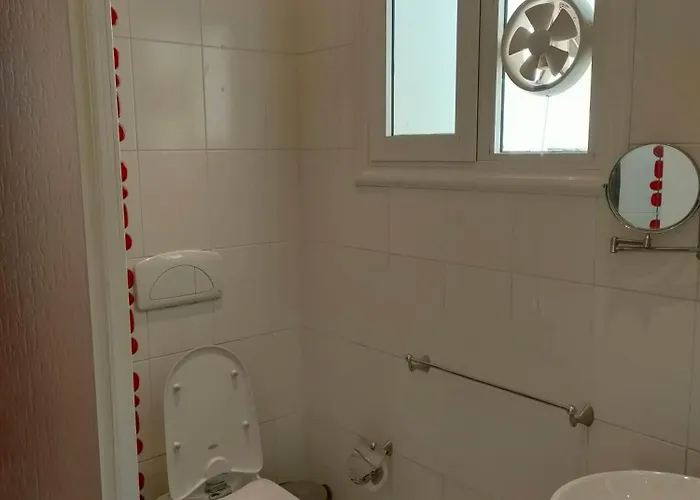 Herrmes اجانب فقط Hostel *