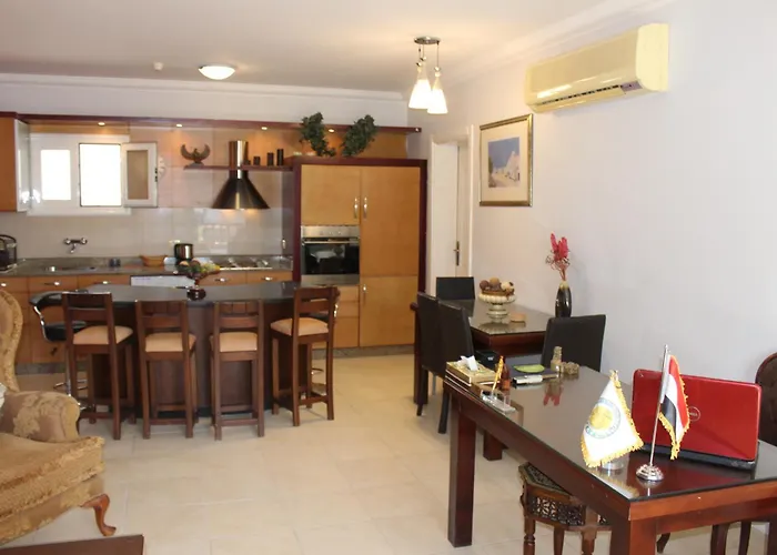 Herrmes اجانب فقط Hostel *