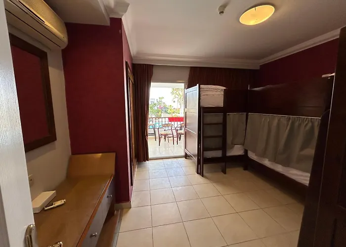 Herrmes اجانب فقط Hostel